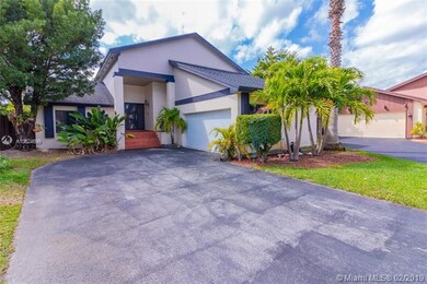 5435 SW 152nd Place Cir, Miami, FL 33185 - photo 2