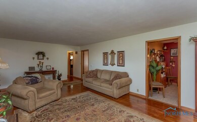 1426 E Sandusky St, Findlay, OH 45840 - photo 4