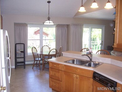 Kitchen/Dining Area