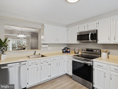 1561 Autumn Ridge Cir, Reston, VA 20194 - photo 5