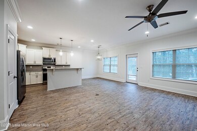 KITCHEN FAMILY ROOM