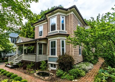 19 Forest St, Newton Highlands, MA 02461 - photo 2