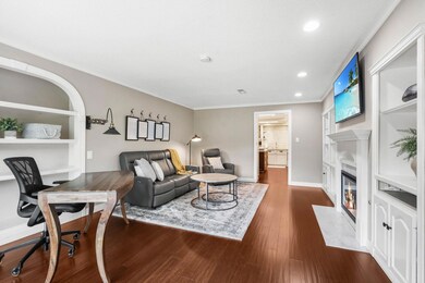 2114 W 1st St unit 8, Cedar Falls, IA 50613 - photo 4