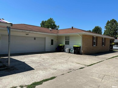 8 Eisenhower Dr, Jacksonville, IL 62650 - photo 2