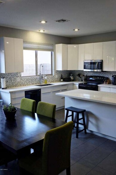 Kitchen dining 2