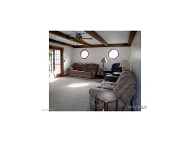 FR leads to screened-in porch