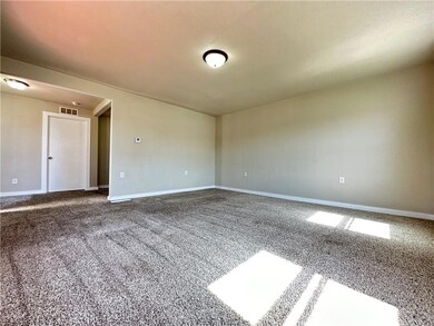 4213 SE 8th St, Des Moines, IA 50315 - photo 6