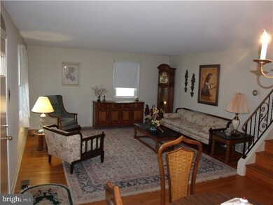 905 Jeffrey Dr, Southampton, PA 18966 - photo 5