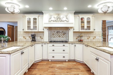 39 Mockingbird Ln, Oak Brook, IL 60523 - photo 7