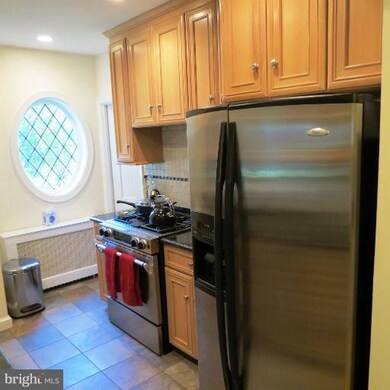 6713 Annan Dr, Bethesda, MD 20816 - photo 3