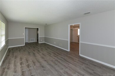 633 Colonial Dr, Statesville, NC 28625 - photo 5