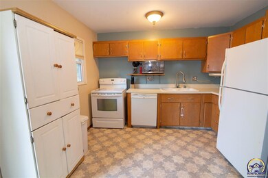 3101 SW Grand Ct, Topeka, KS 66614 - photo 5