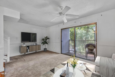 Living room (4)-1 stged