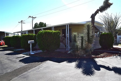 56425 29 Palms Hwy unit 100, Yucca Valley, CA 92284 - photo 2