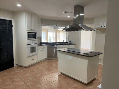 1308 Woodvine Dr, Euless, TX 76040 - photo 5