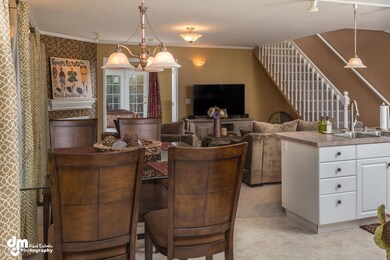 Living Room/Dining Area