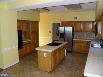 5445 Ashleigh Rd, Fairfax, VA 22030 - photo 7