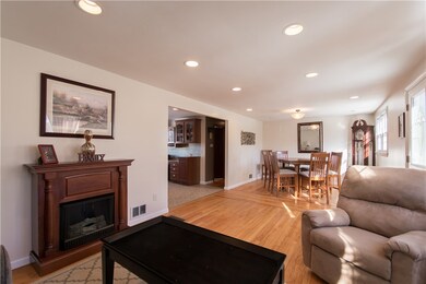 124 Pepin St, West Warwick, RI 02893 - photo 5