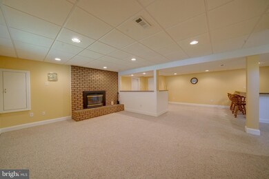 8900 Robin Place, Laurel, MD 20708 - photo 5