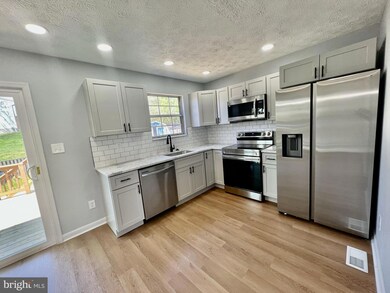 818 Sleepy Hollow Ct, Edgewood, MD 21040 - photo 5