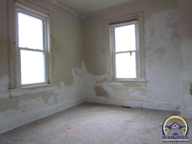 1833 SW Cherokee St, Topeka, KS 66606 - photo 7