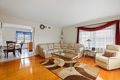 676 N Howard Ave, Elmhurst, IL 60126 - photo 2