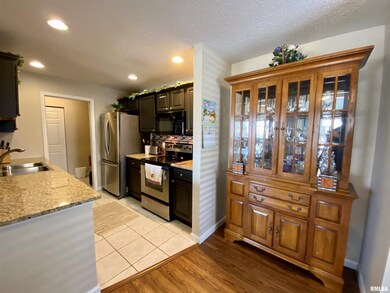 4551 N Thornhill Dr unit 207, Peoria, IL 61615 - photo 7