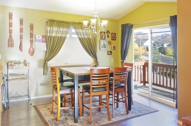 Dining room w/BBQ Deck and VIEWS