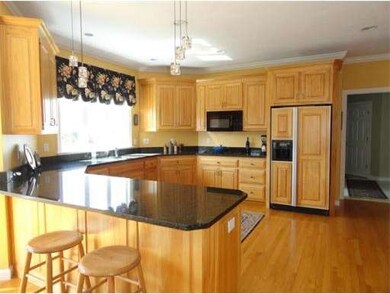 11 Tammer Ln, Hopkinton, MA 01748 - photo 2