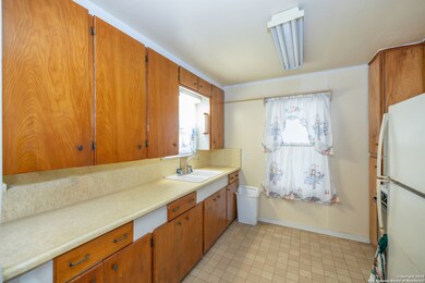 529 Avenue E, Poteet, TX 78065 - photo 7