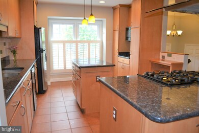 7763 Jewelweed Ct, Springfield, VA 22152 - photo 3