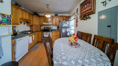 213 105th St SW, Everett, WA 98204 - photo 2