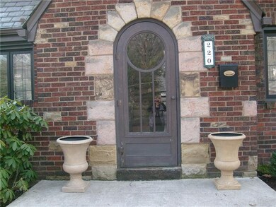 Beautiful stone work at front entrance with oval d