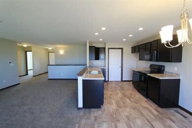 1435 Hummingbird Cir, Waterloo, IA 50702 - photo 5