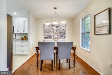 9988 Hemlock Woods Ln, Burke, VA 22015 - photo 7