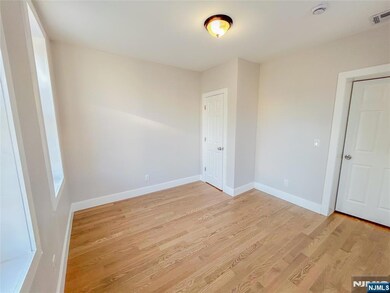 424 Walnut St, Newark, NJ 07105 - photo 4