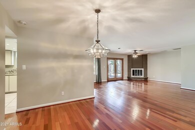 6-937926684-09 Dining Room