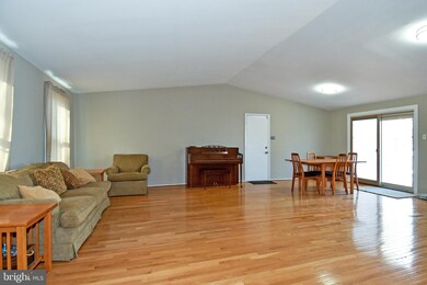 20336 Watkins Meadow Dr, Germantown, MD 20876 - photo 5