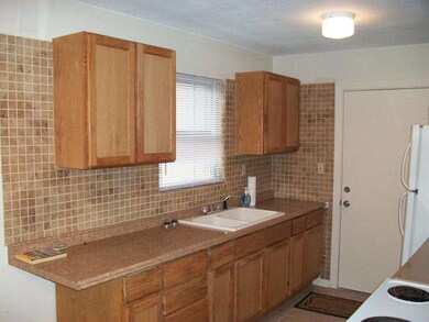 1049 Kitchen 3