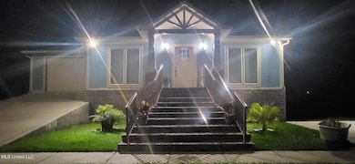 1020 Margaret St, Ocean Springs, MS 39564 - photo 4