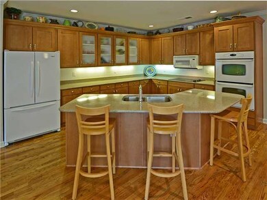 30 Cabinets, 11 Drawers, Island, Pantry, Built-In 