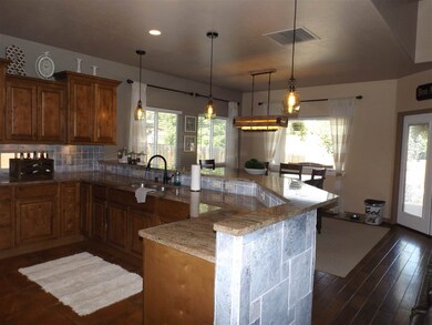 You will love to be the chef in this kitchen - it 