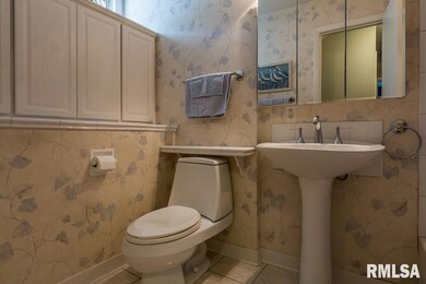 1511 Parklane Dr, Bettendorf, IA 52722 - photo 3