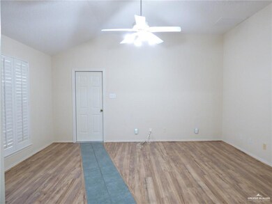 247 Karen Dr, Alamo, TX 78516 - photo 7