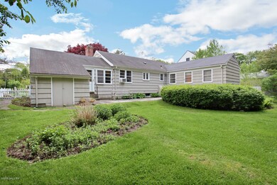 83 Lockwood Rd Greenwich CT-large-005-5-