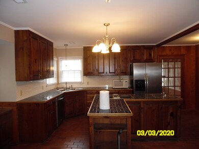 516 Gordon St E, Douglas, GA 31533 - photo 3