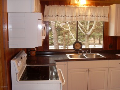 129 Franklin Dr, Lords Valley, PA 18428 - photo 2