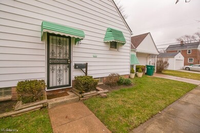 5437 Elmwood Ave, Maple Heights, OH 44137 - photo 4