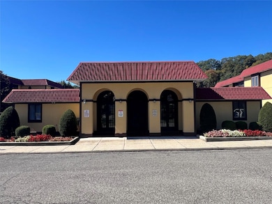 2 Granada Crescent unit 8, White Plains, NY 10603 - photo 5