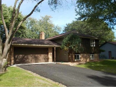 10213 Union Terrace Ln N, Maple Grove, MN 55369 - photo 2
